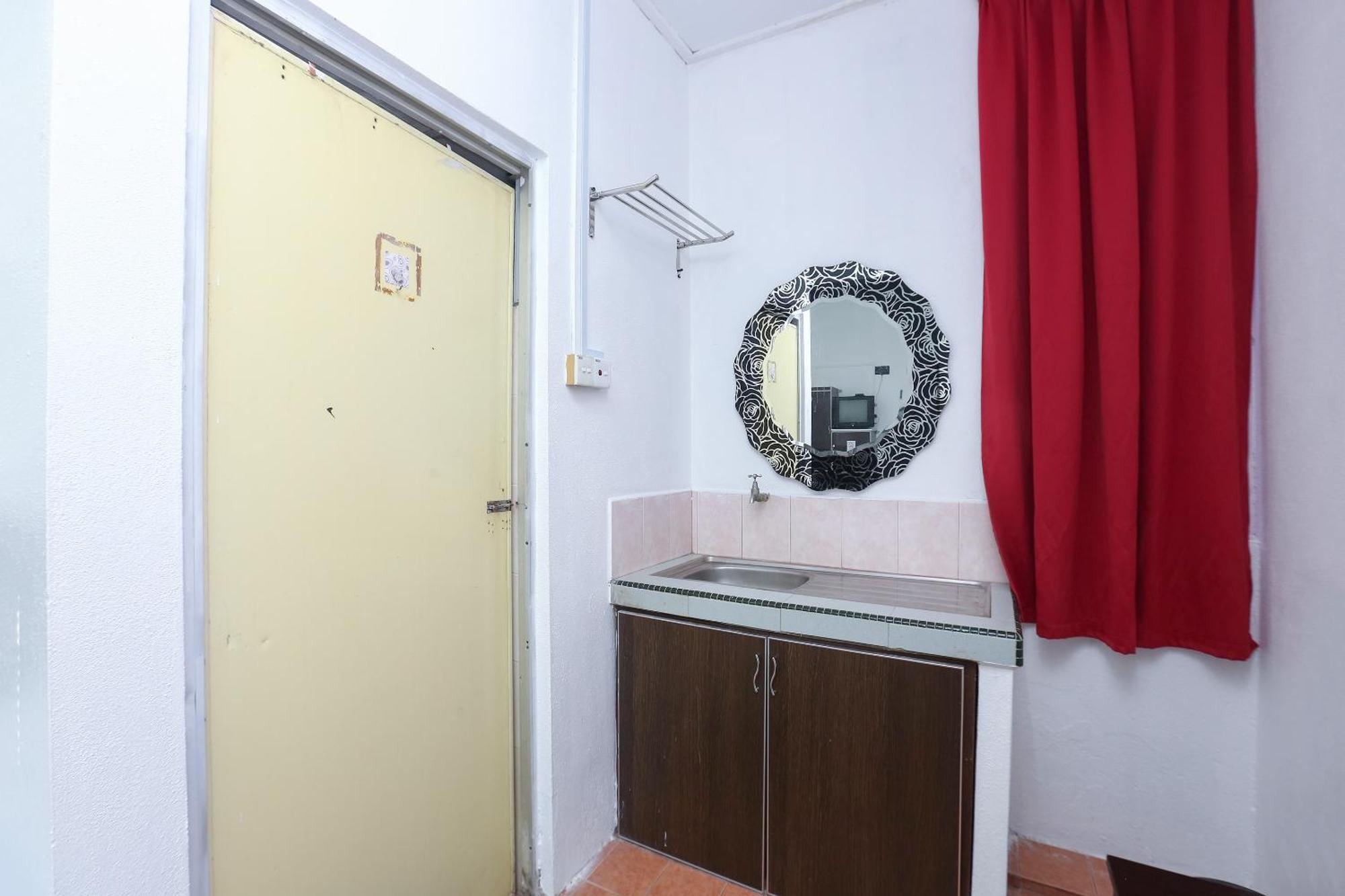 SPOT ON 89755 D&d Budget Inn Kota Bharu Exterior foto
